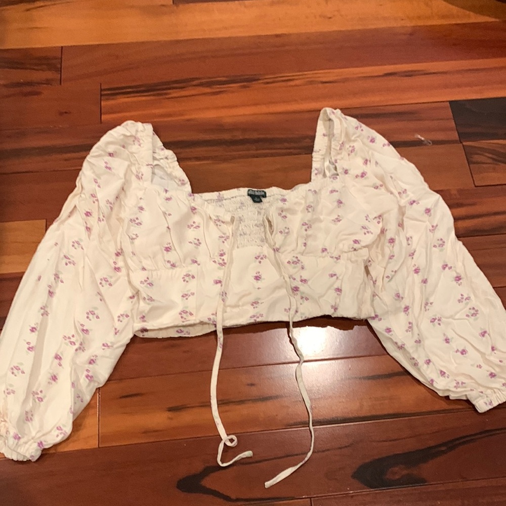 Womens medium long loose sleeve crop top. Only worn once, great condition!